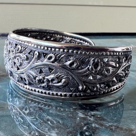 DS 925 Thailand Signed Solid Sterling Silver Etched Floral Cuff Bracelet - Picture 3 of 6